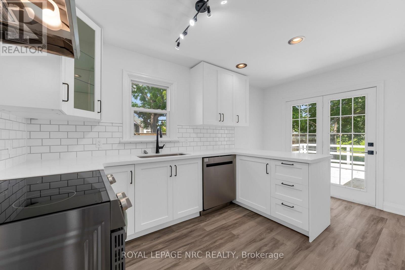 6069 COLLINS DRIVE - 21