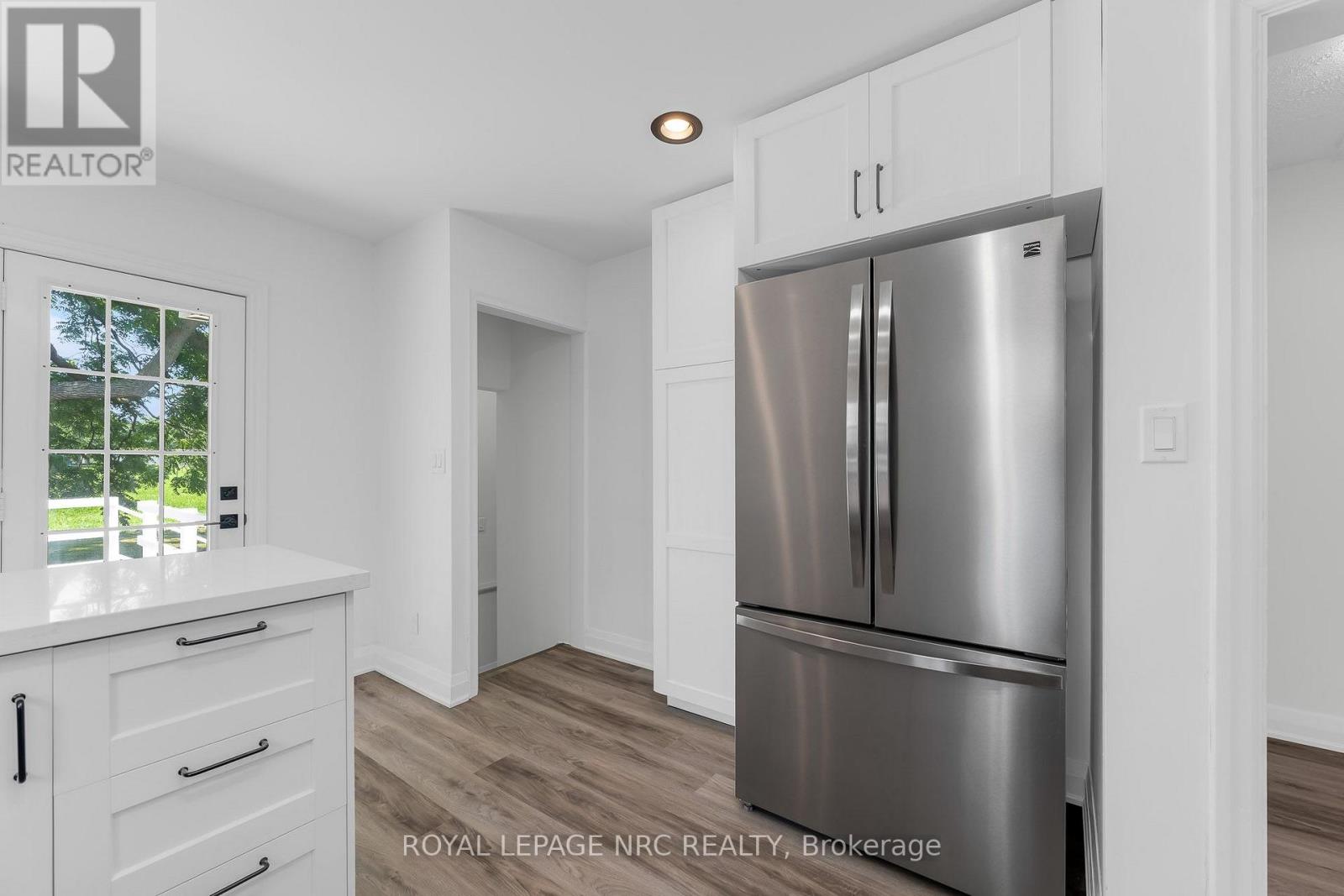 6069 COLLINS DRIVE - 22