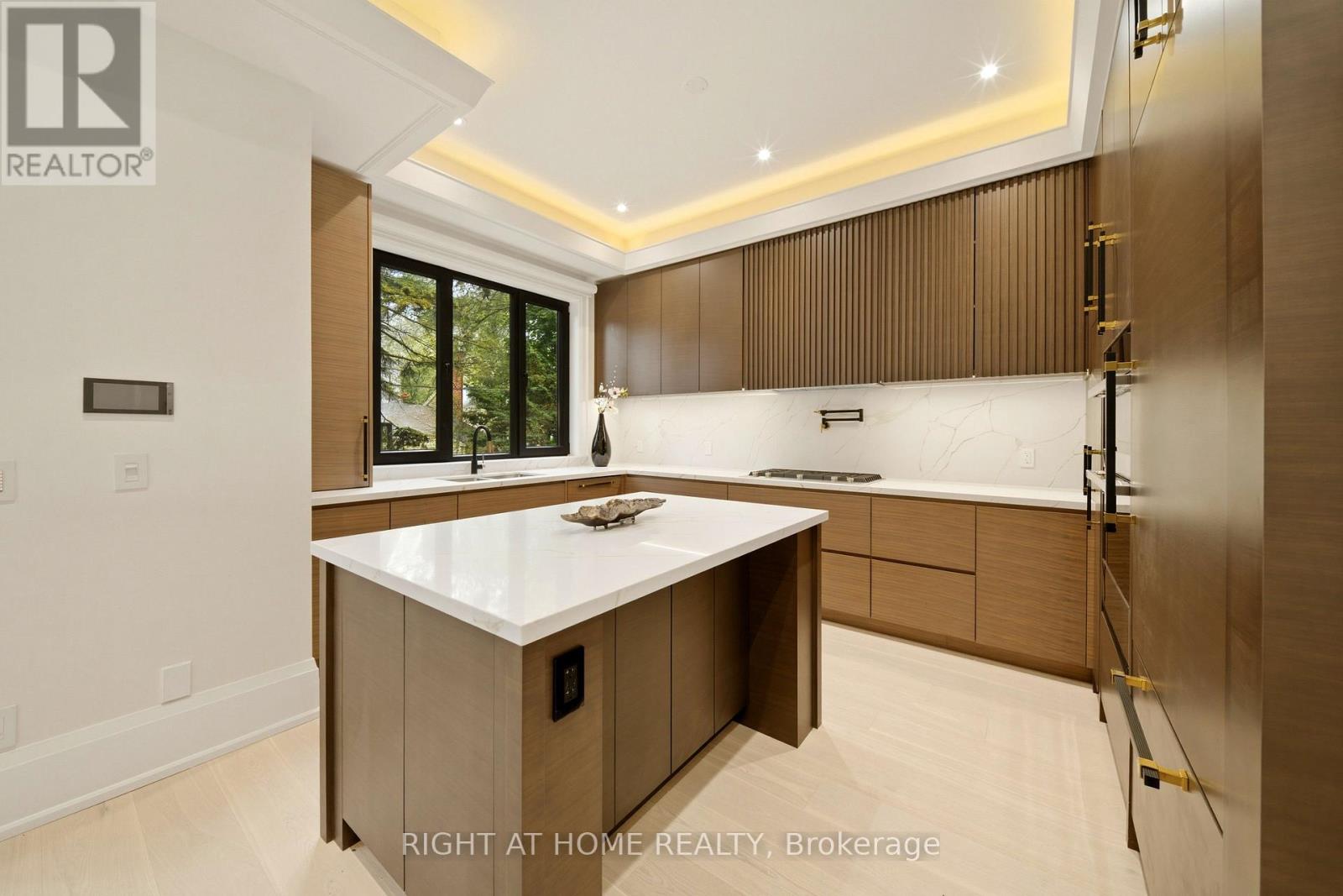 28 PINE AVENUE - 10