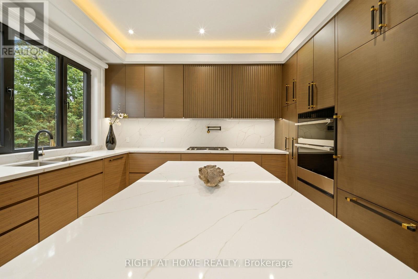 28 PINE AVENUE - 11