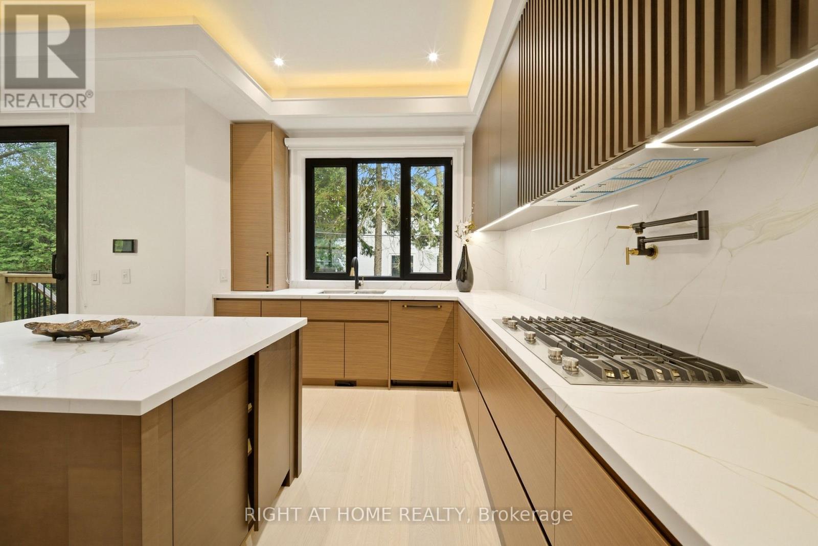 28 PINE AVENUE - 12