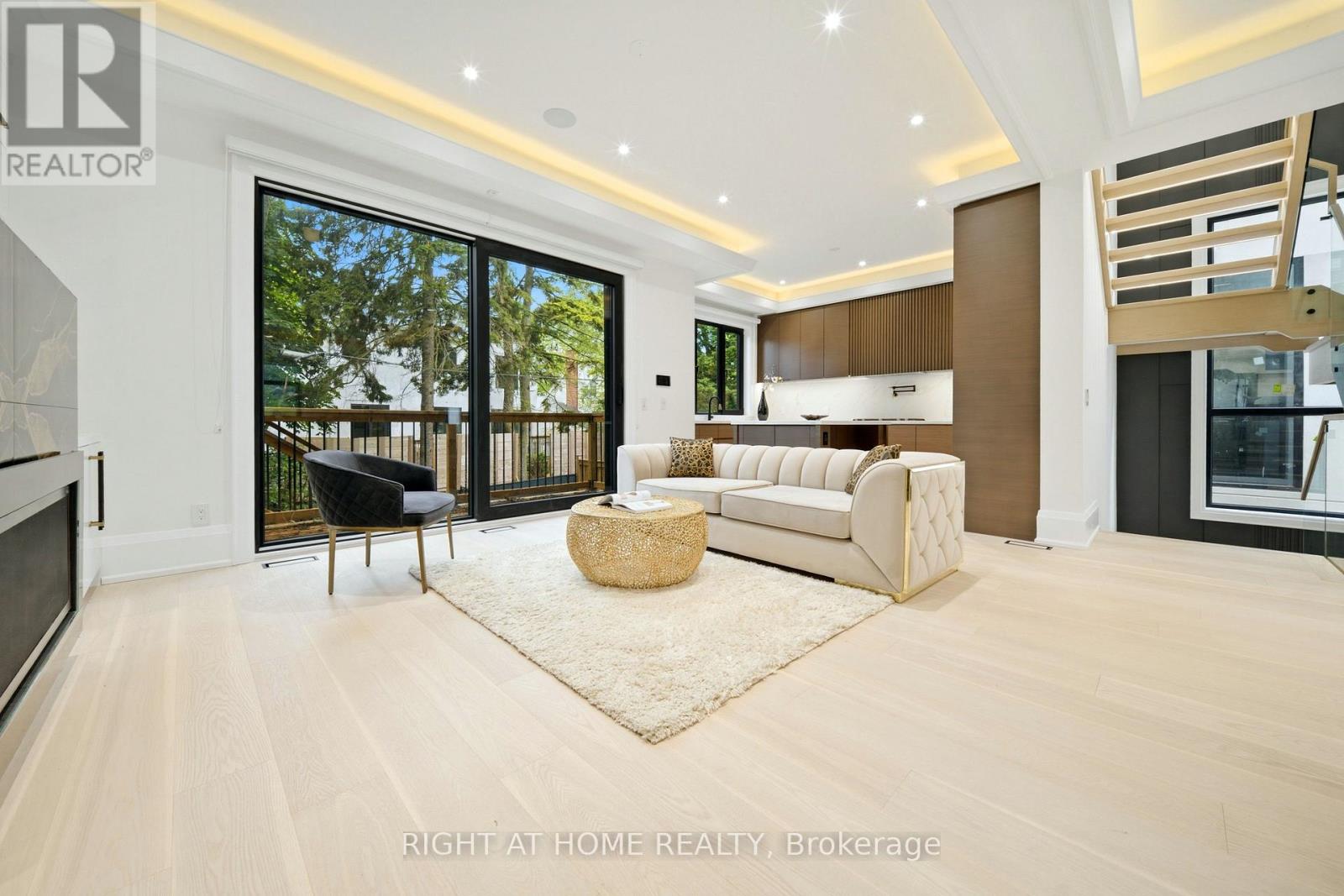 28 PINE AVENUE - 13