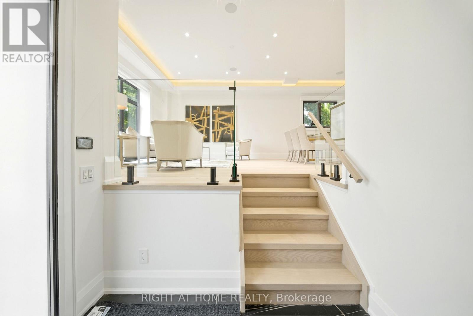 28 PINE AVENUE - 14