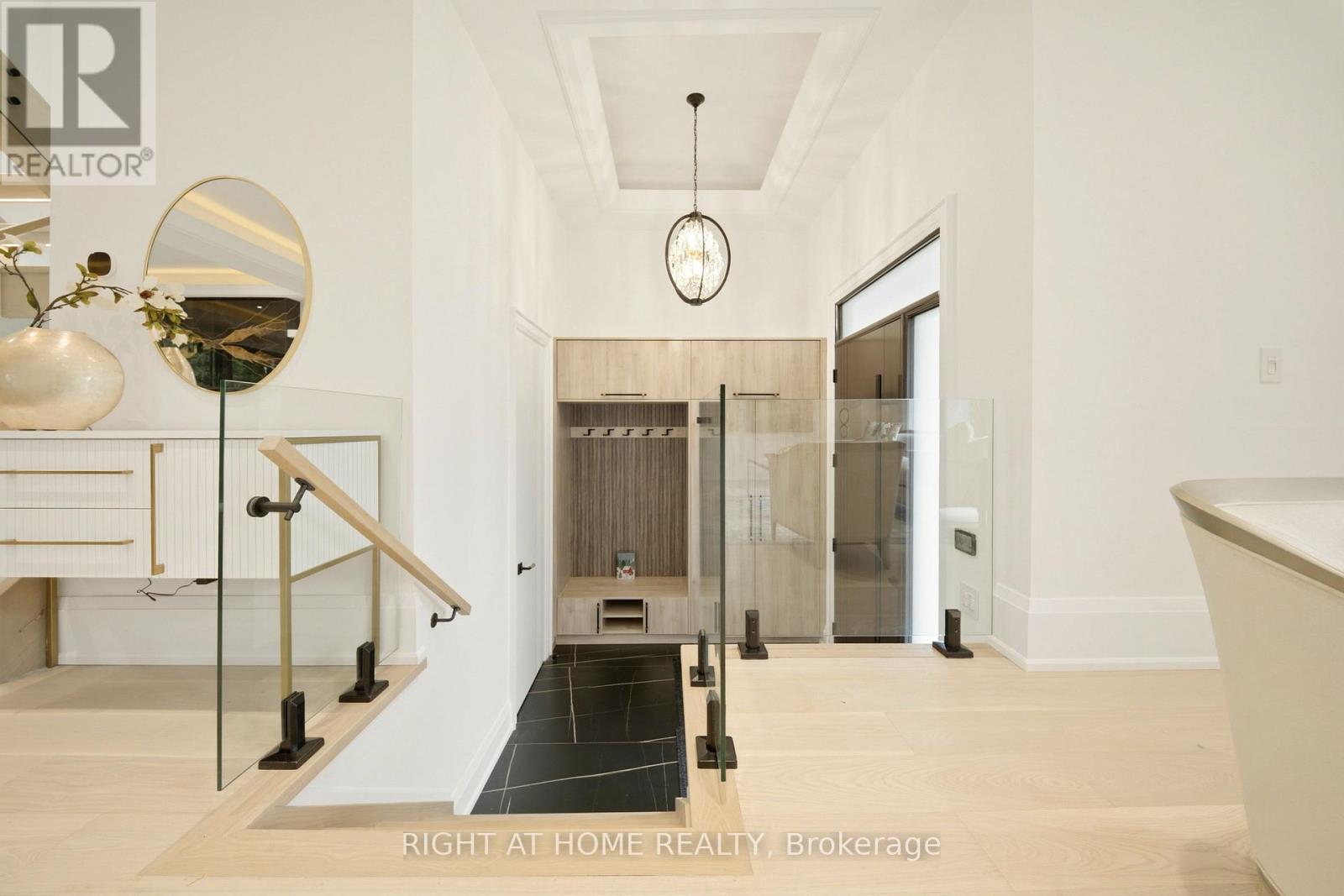 28 PINE AVENUE - 15