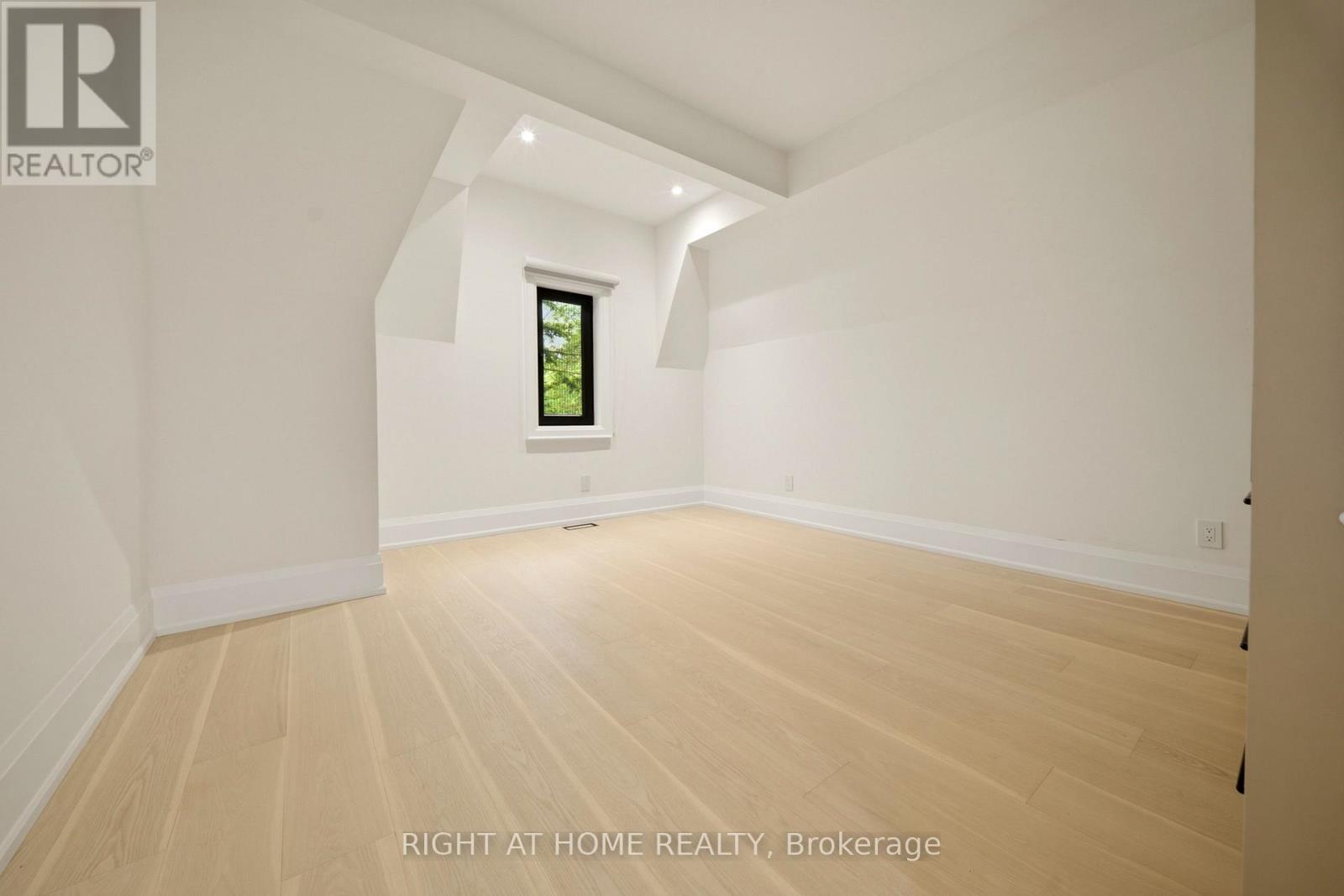 28 PINE AVENUE - 18