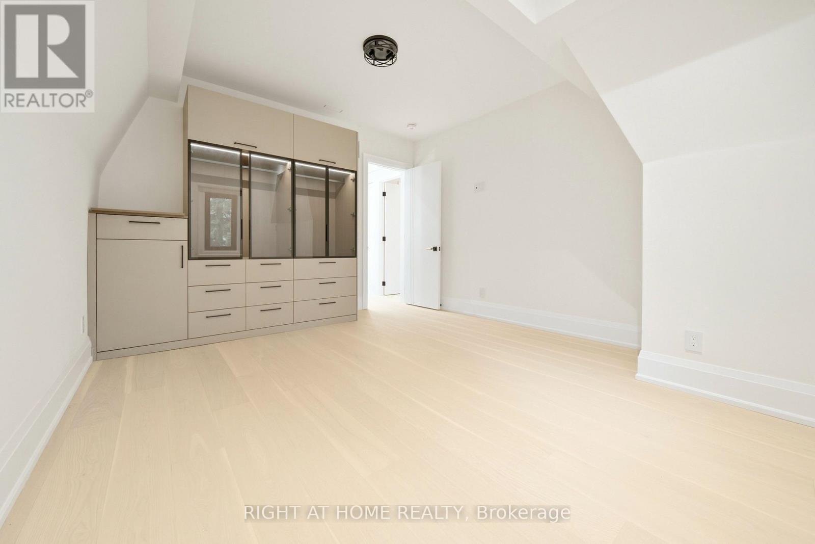 28 PINE AVENUE - 19