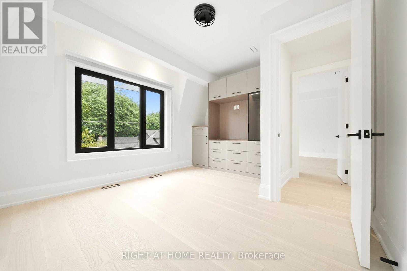 28 PINE AVENUE - 21
