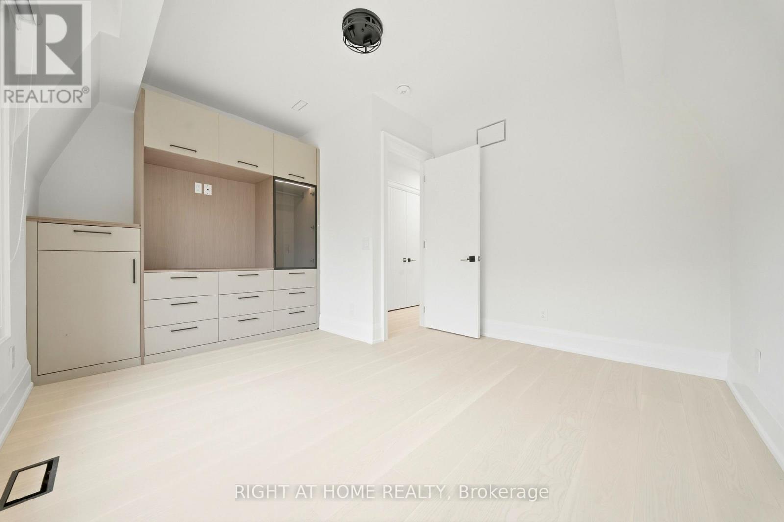 28 PINE AVENUE - 22
