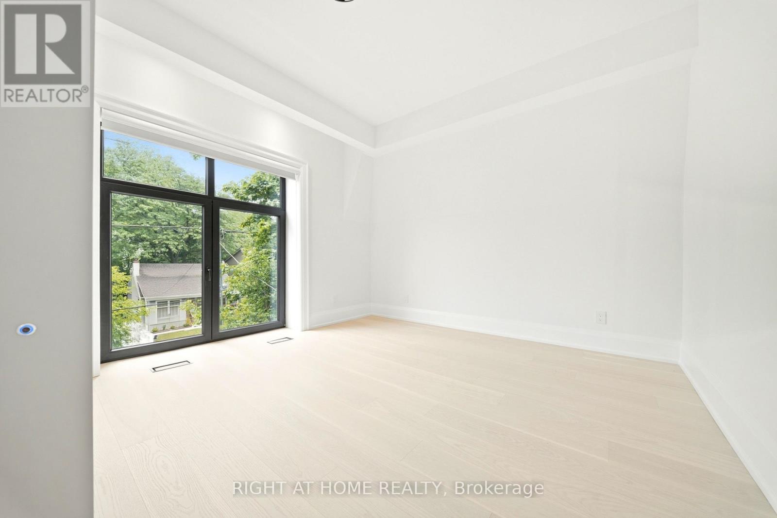 28 PINE AVENUE - 23