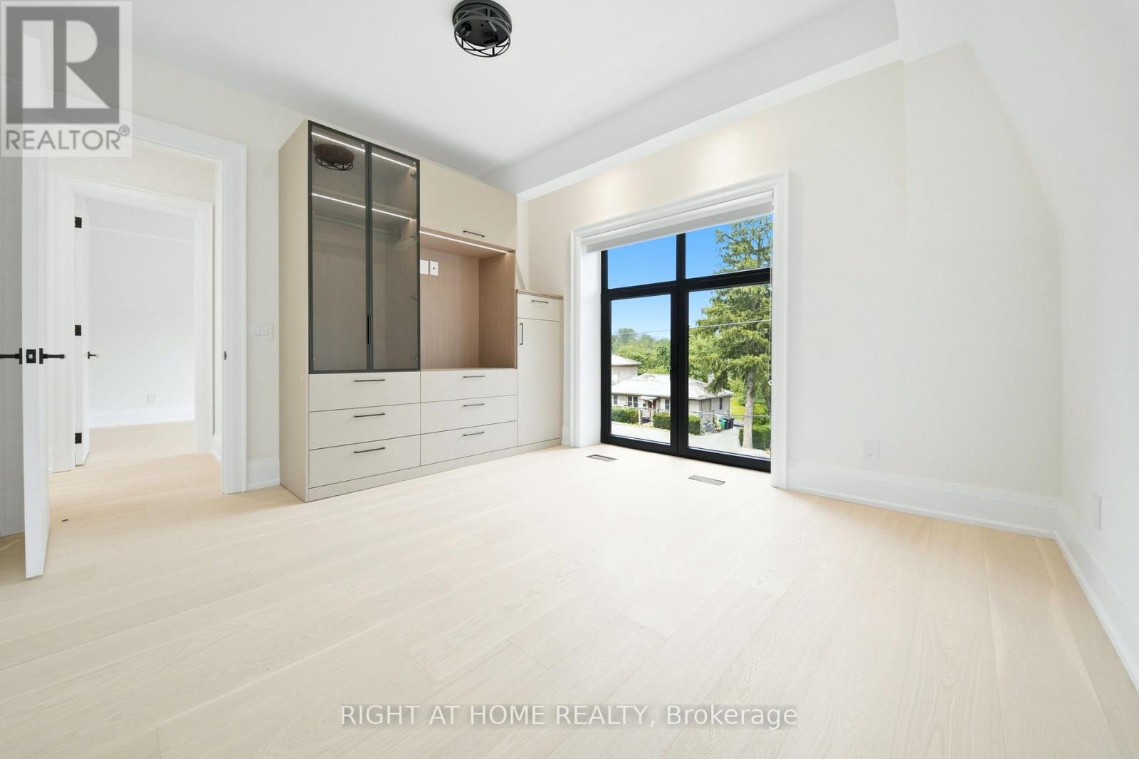 28 PINE AVENUE - 24