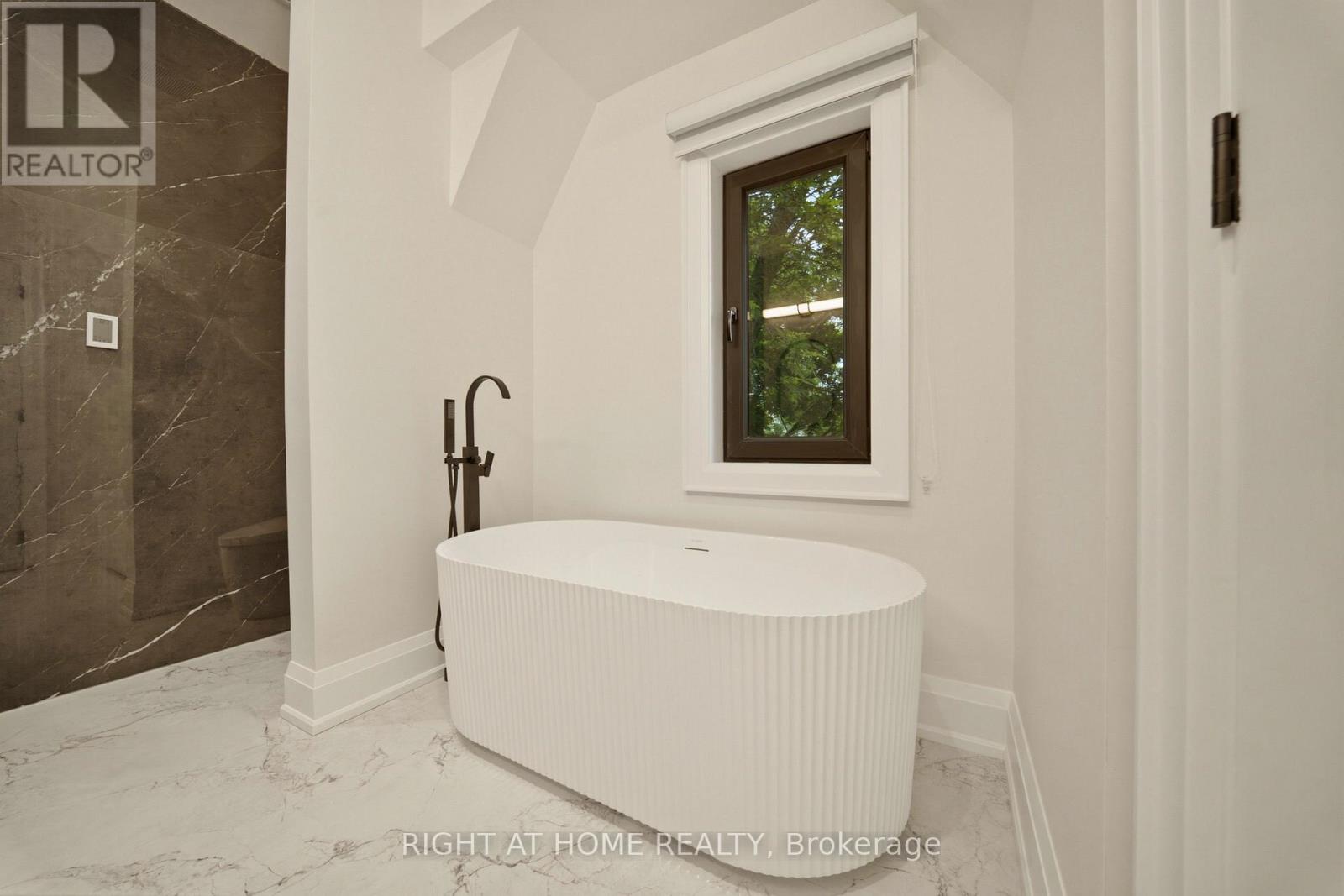 28 PINE AVENUE - 31