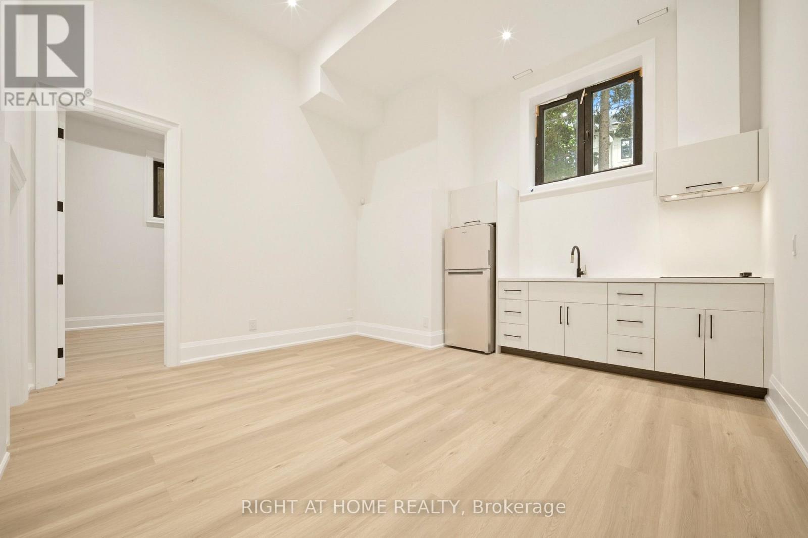 28 PINE AVENUE - 37