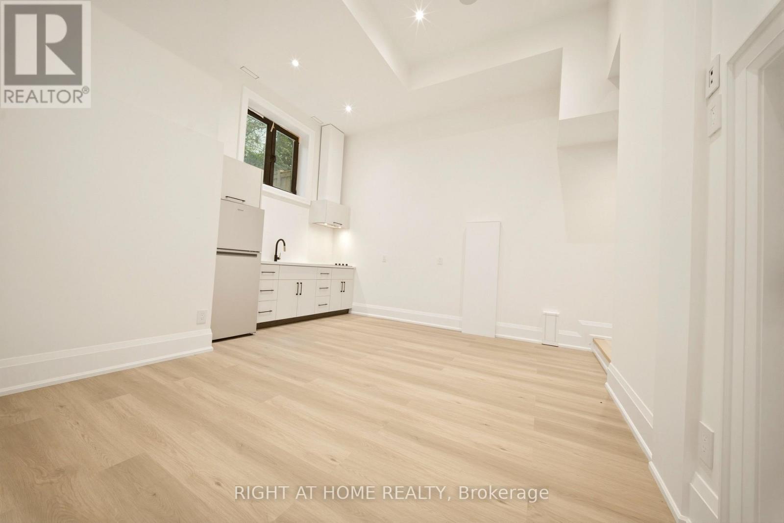 28 PINE AVENUE - 38