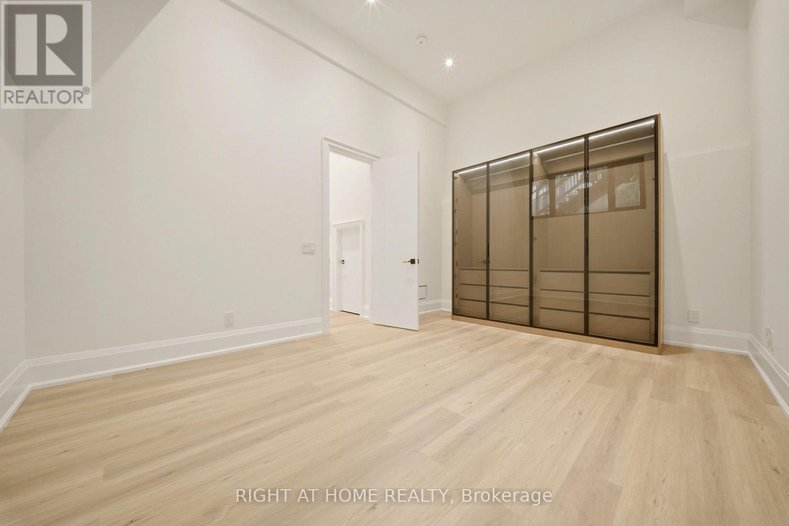 28 PINE AVENUE - 41