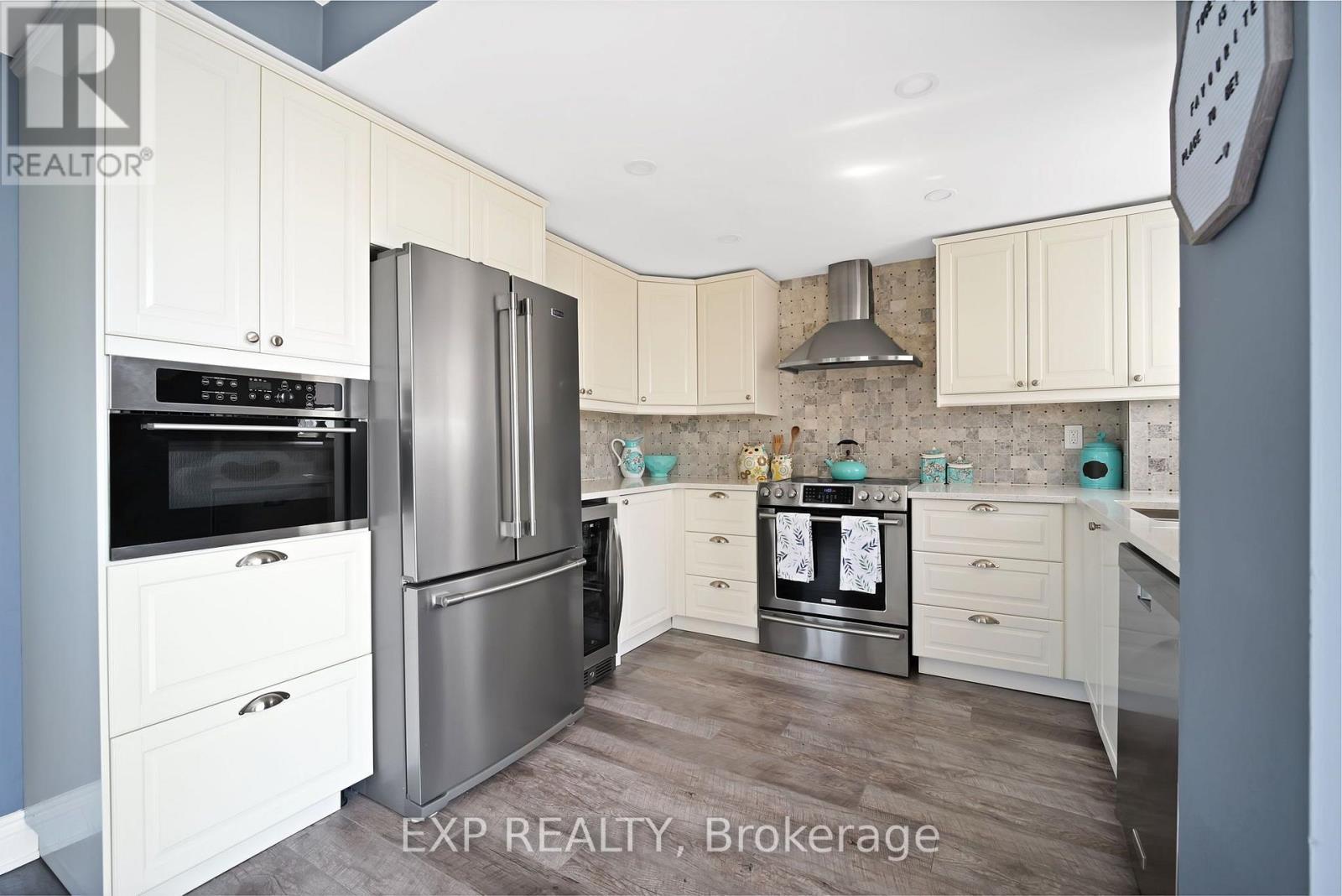 #307 880 DUNDAS STREET W - Image 24