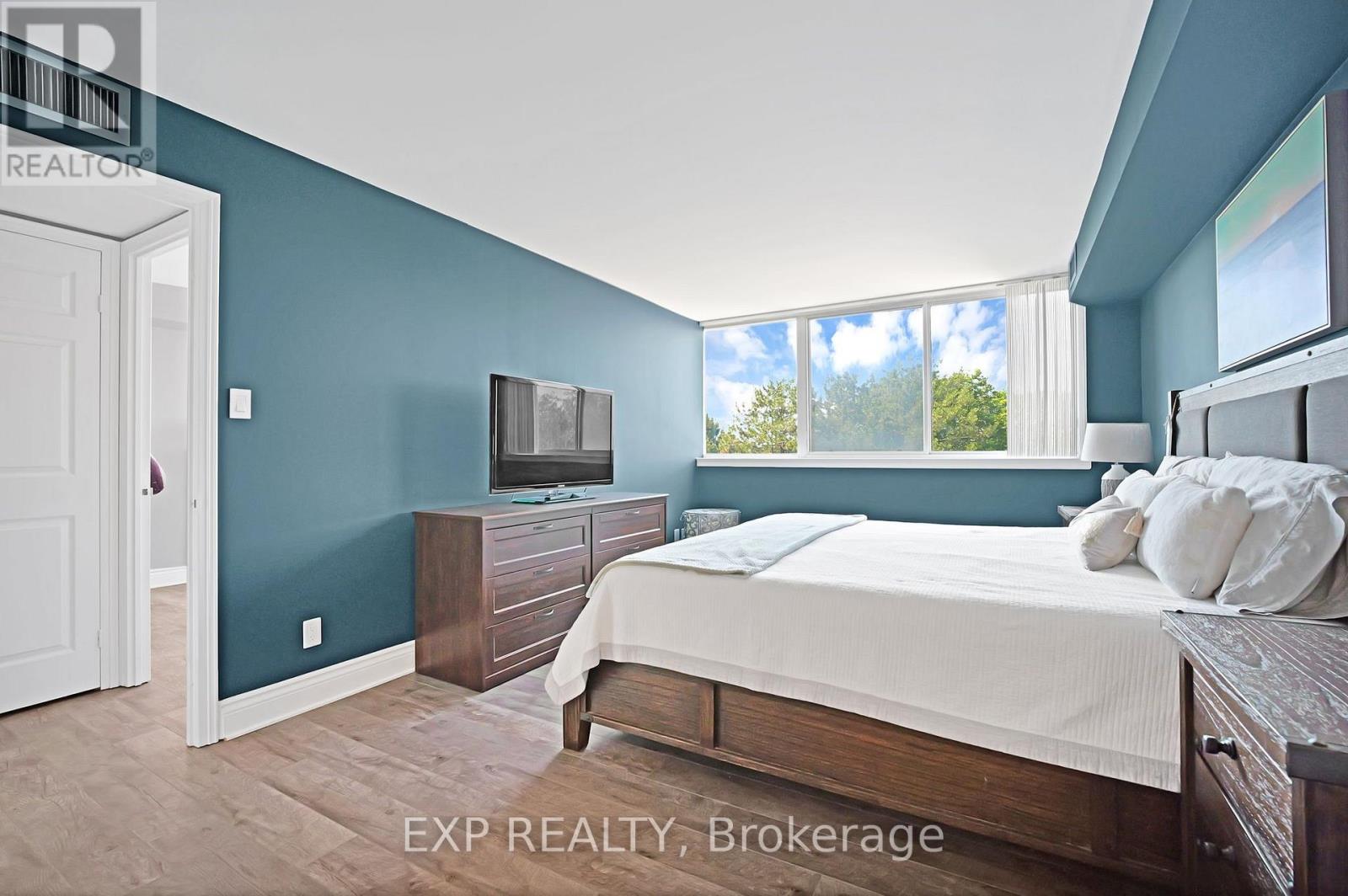 #307 880 DUNDAS STREET W - Image 29
