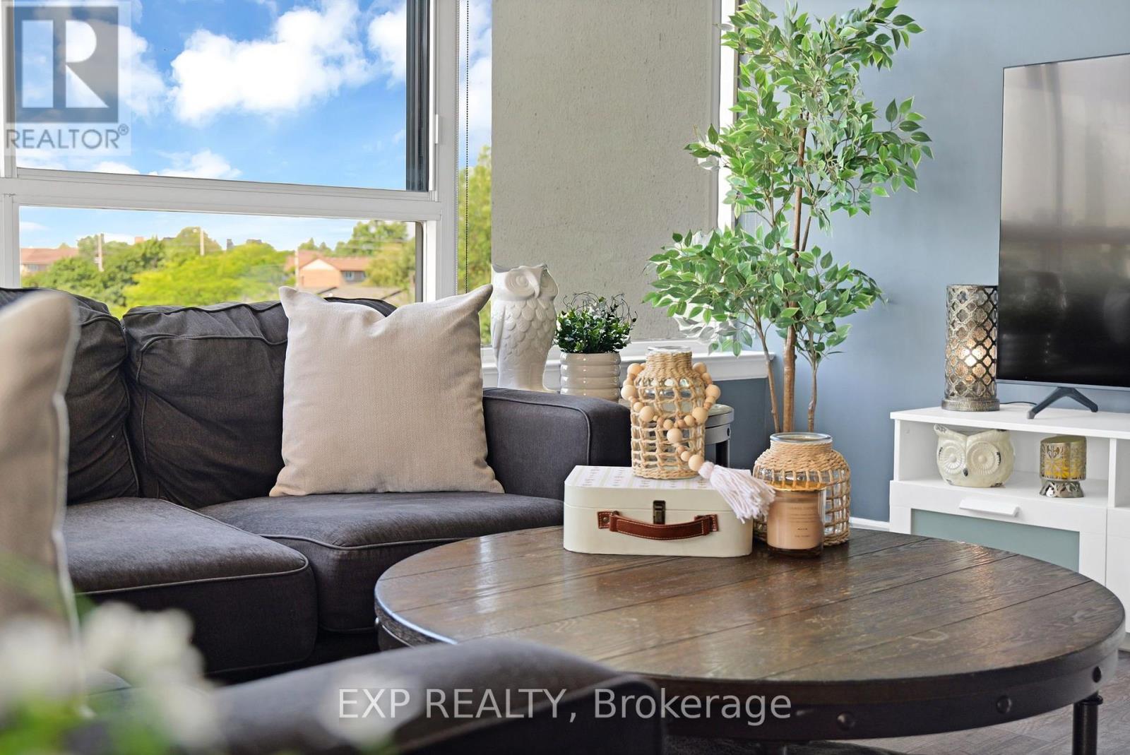 #307 880 DUNDAS STREET W - Image 6