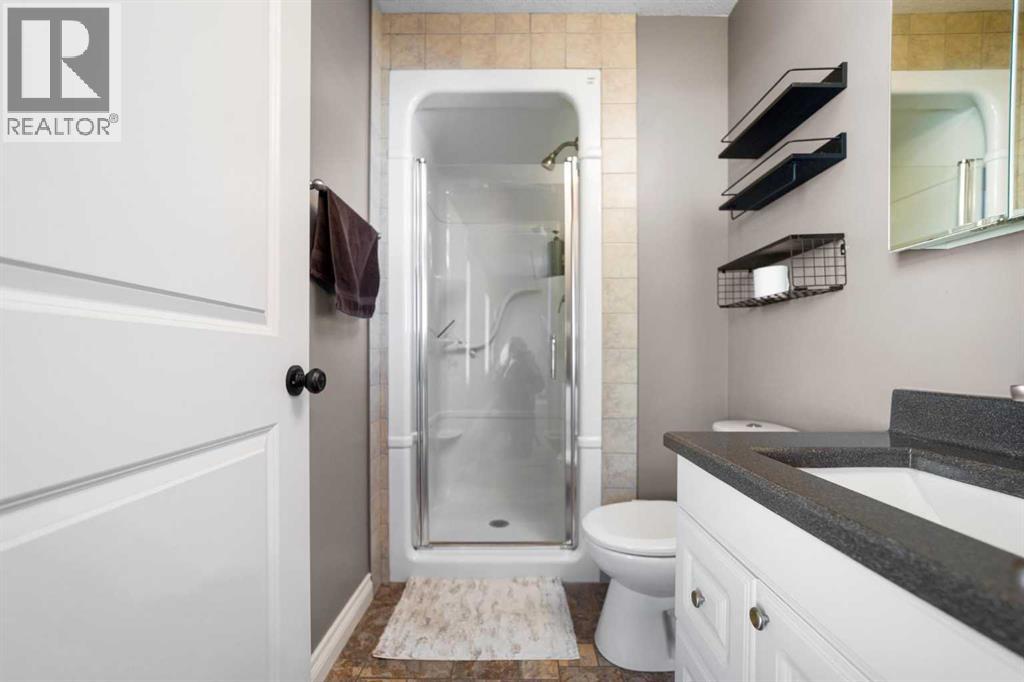 5615 45 Avenue W - 13