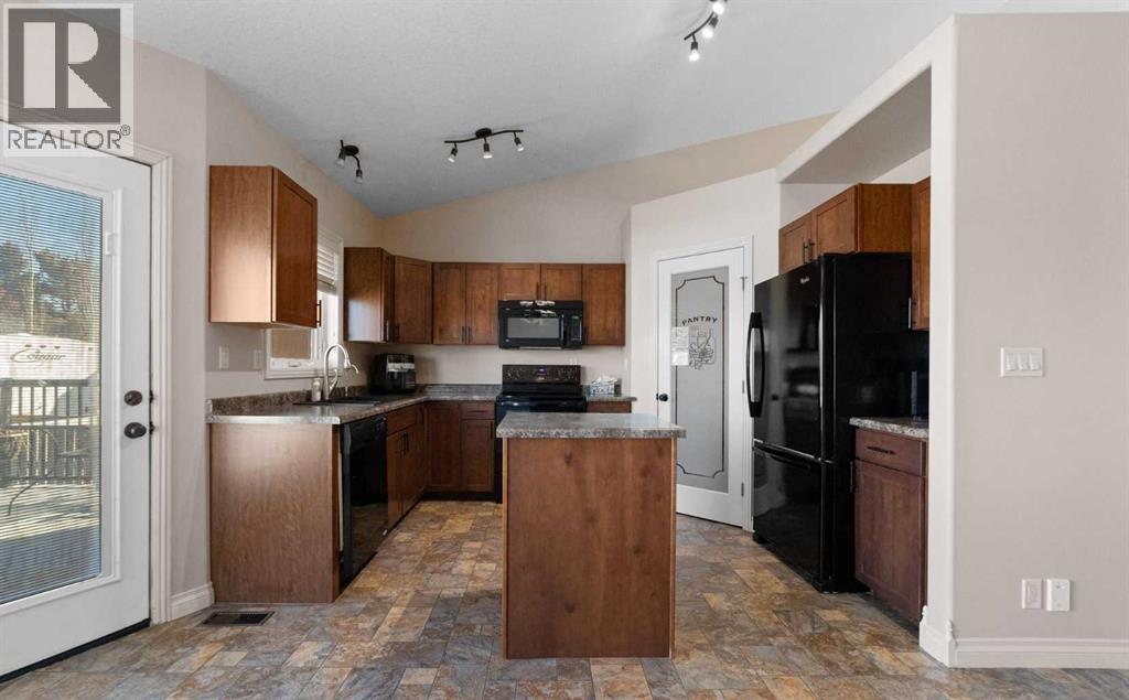 5615 45 Avenue W - 6