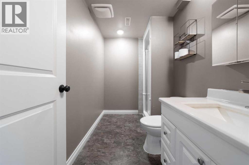 5615 45 Avenue W - 24