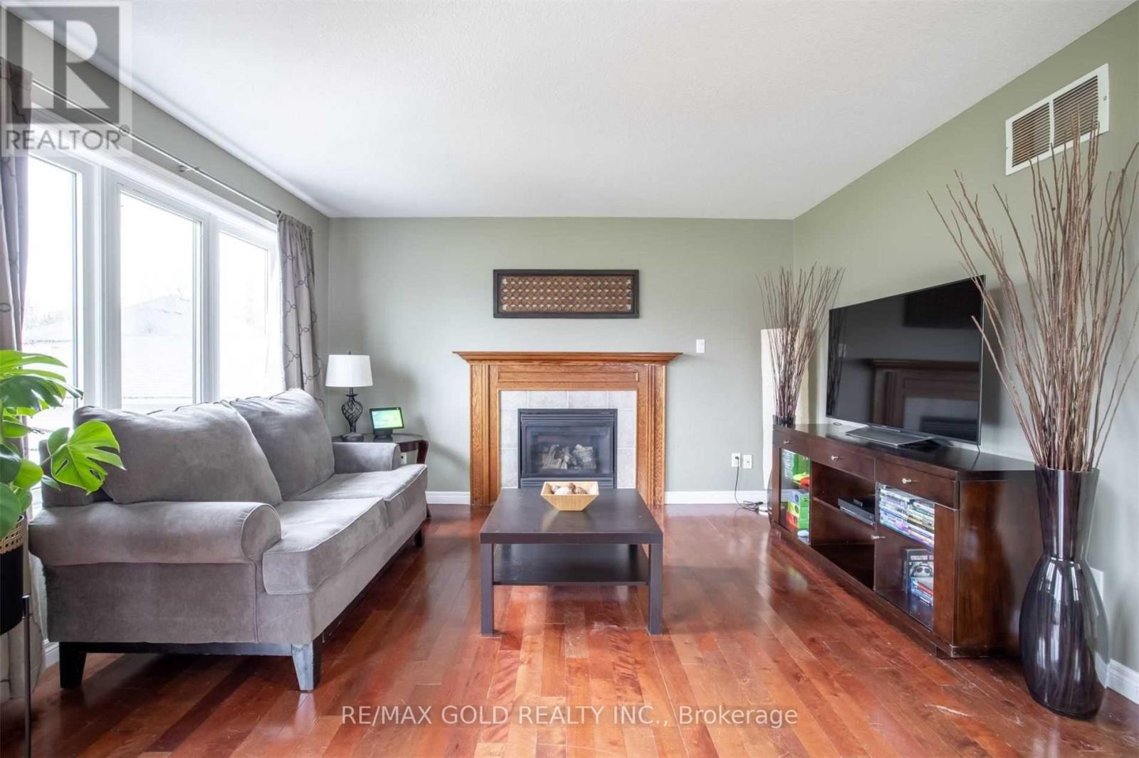 11 ROSE AVENUE - 13