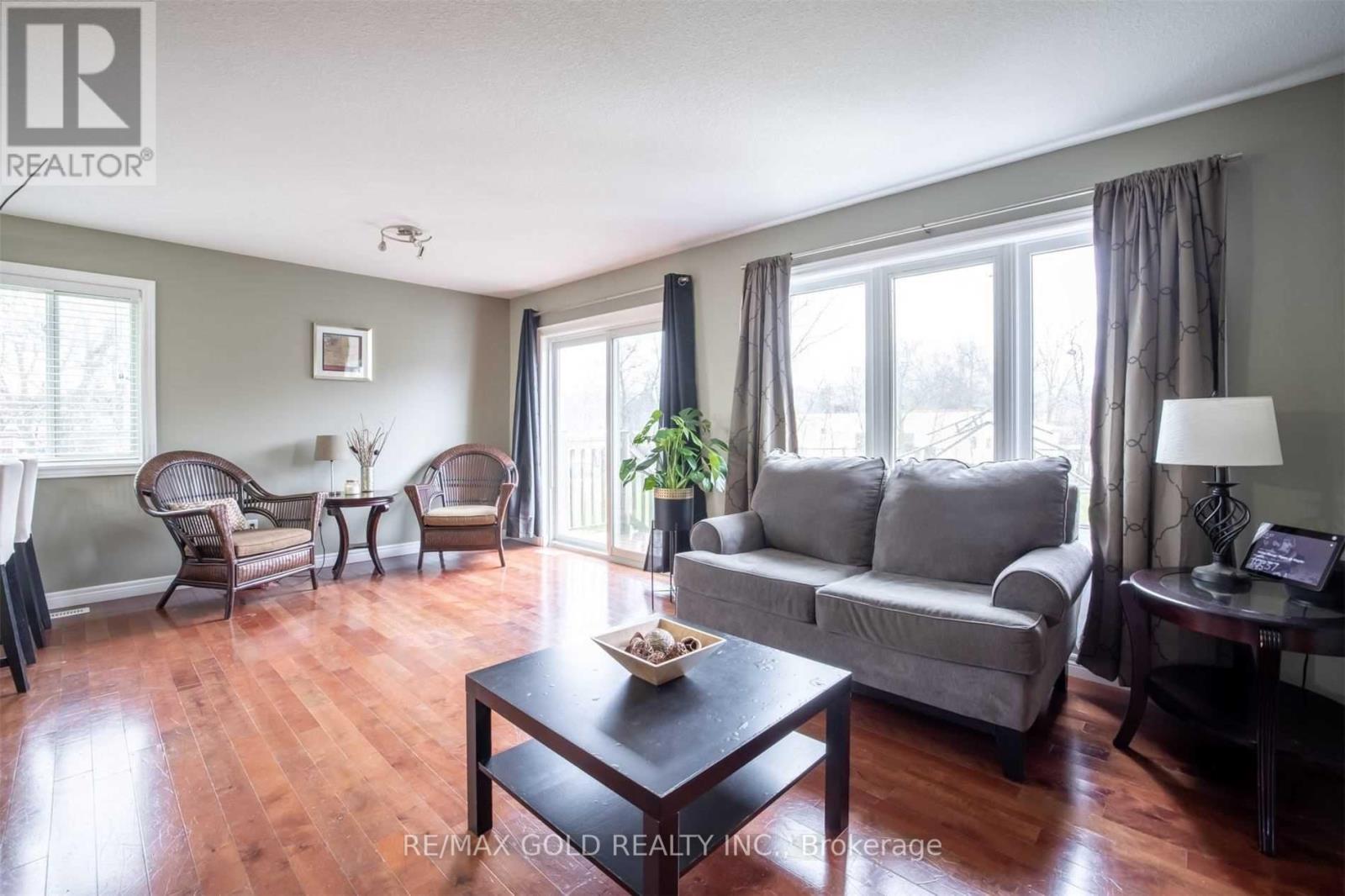 11 ROSE AVENUE - 15