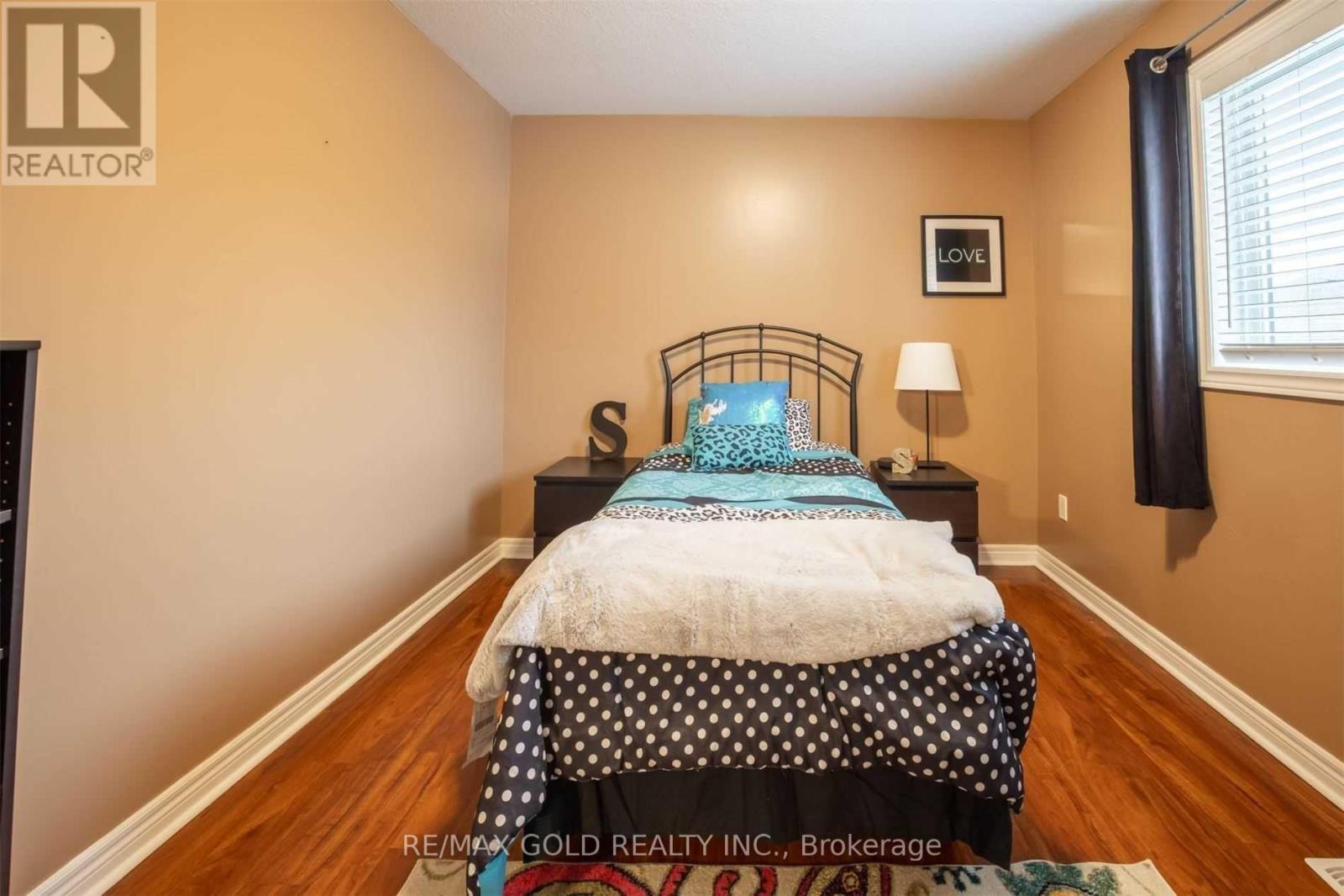 11 ROSE AVENUE - 19