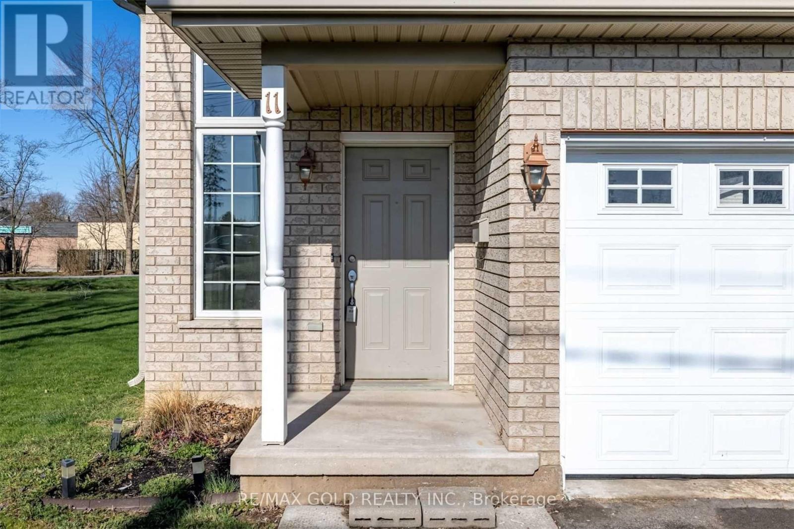 11 ROSE AVENUE - 2