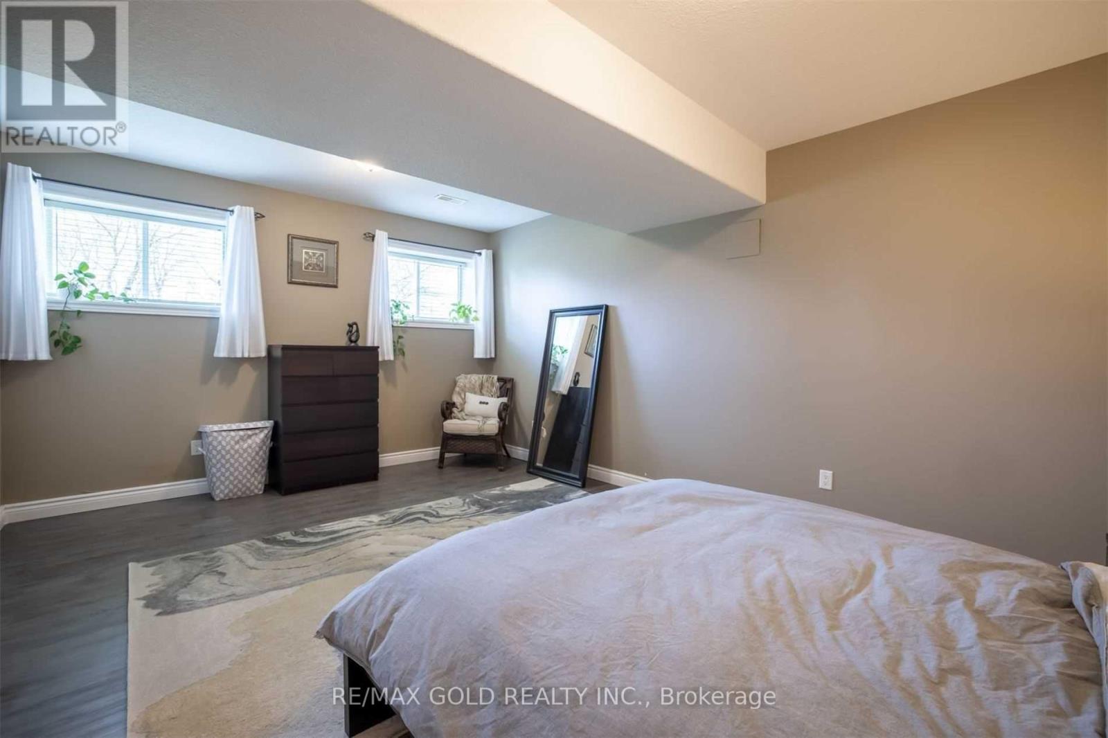 11 ROSE AVENUE - 25