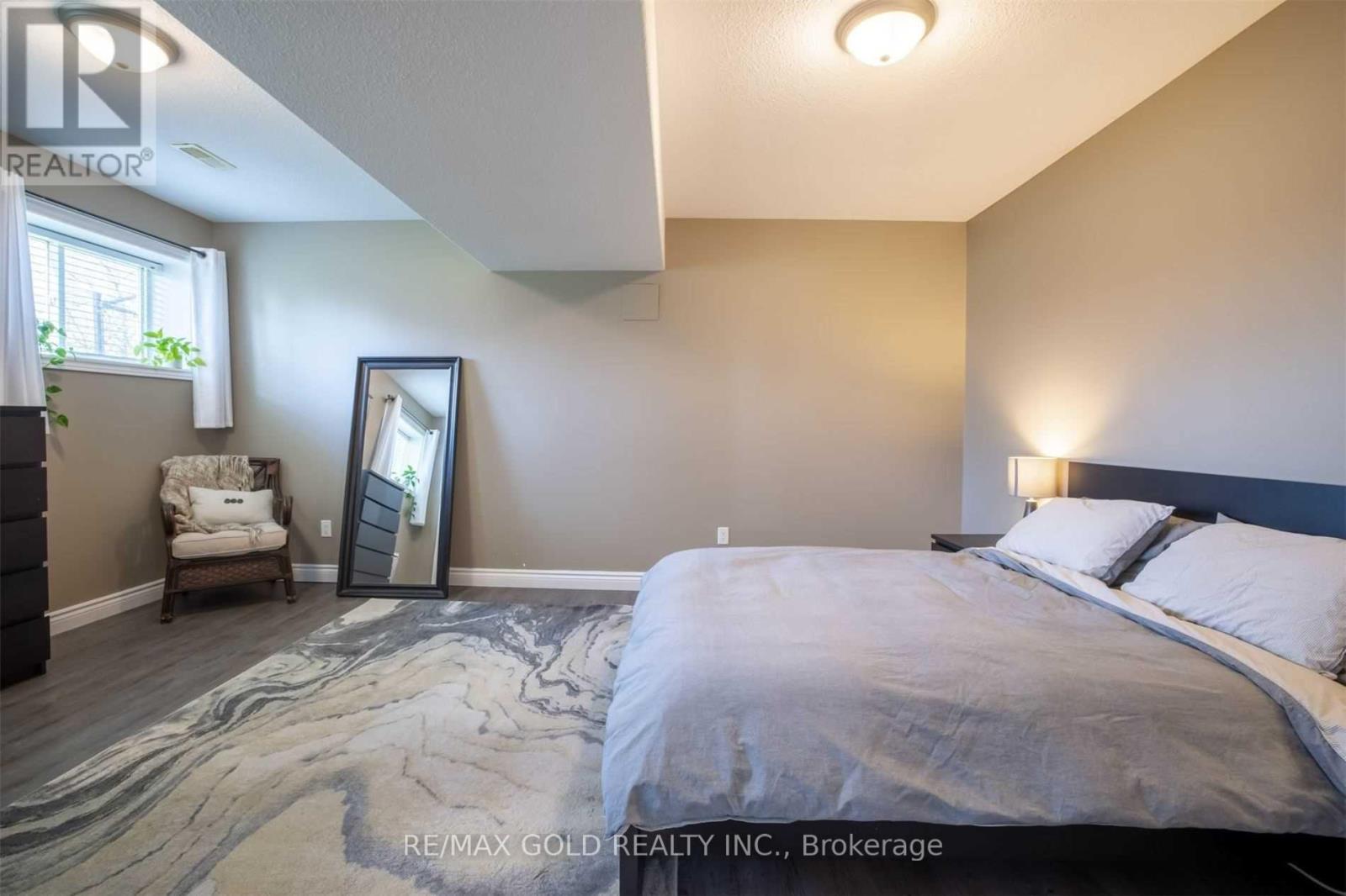 11 ROSE AVENUE - 26
