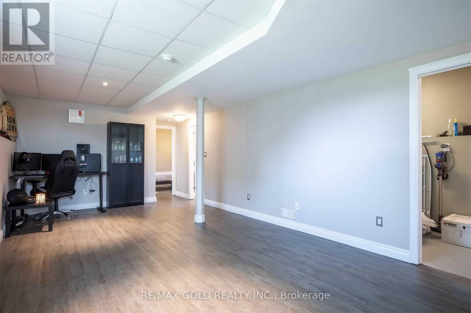 11 ROSE AVENUE - 28