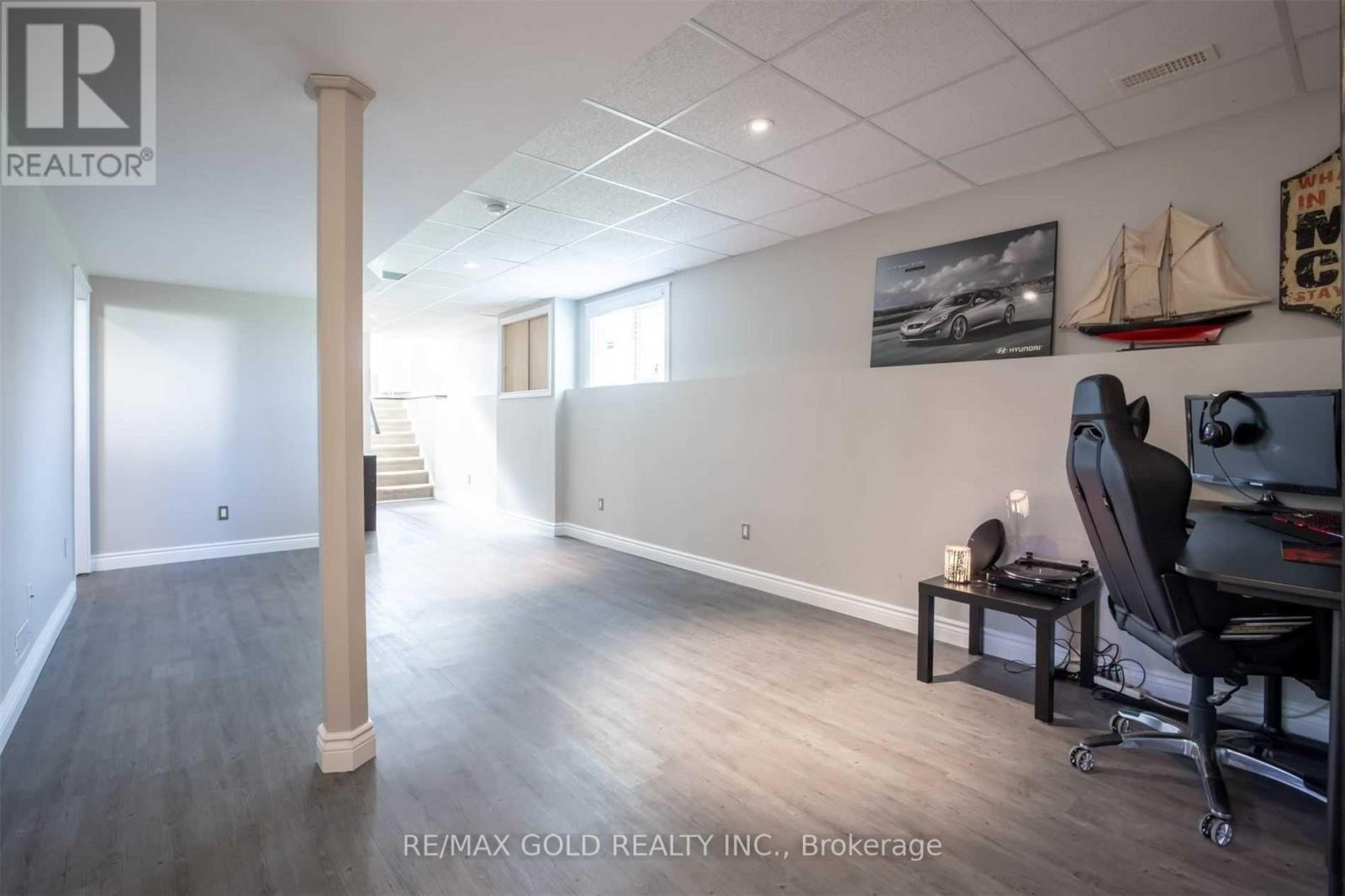 11 ROSE AVENUE - 31