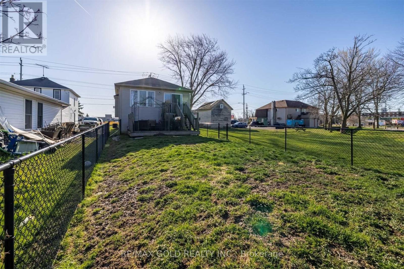 11 ROSE AVENUE - 33