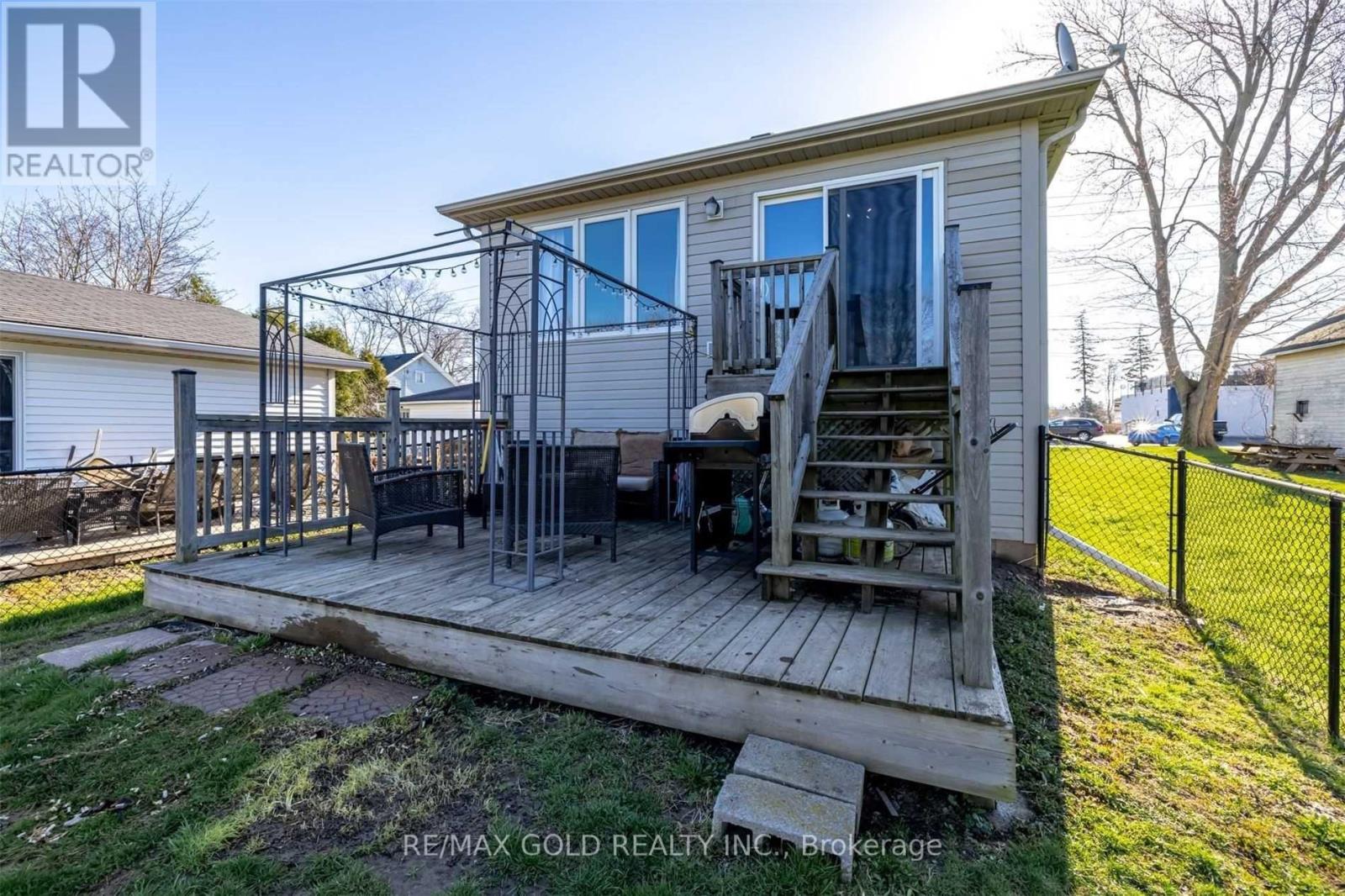 11 ROSE AVENUE - 35