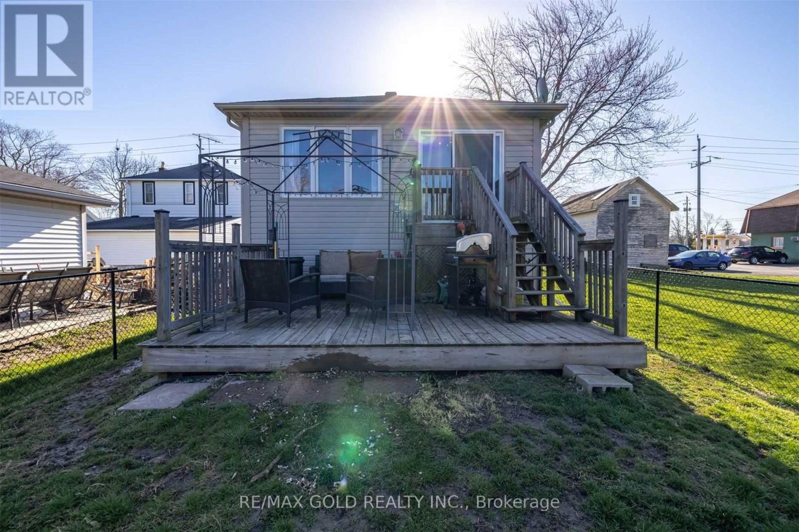 11 ROSE AVENUE - 36