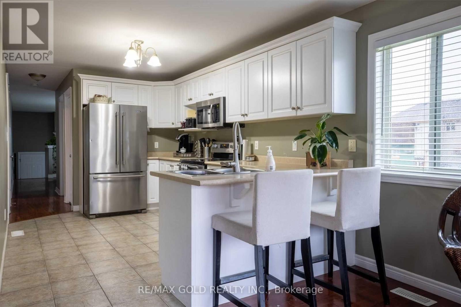 11 ROSE AVENUE - 6