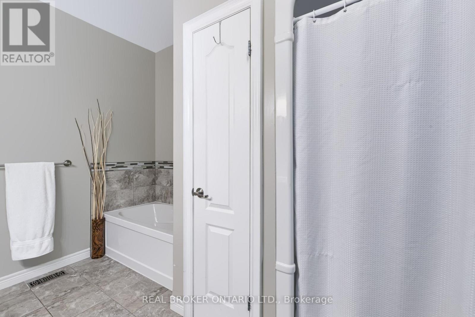22-244 DUNDAS STREET - Image 19