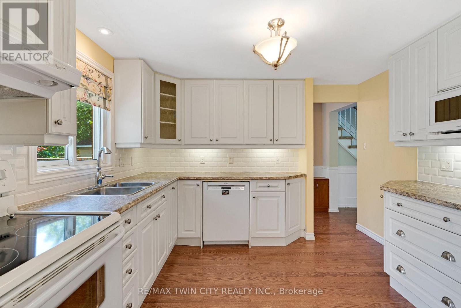 15 LEWIS CRESCENT - 13