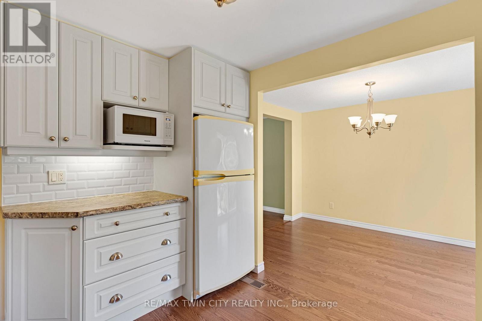 15 LEWIS CRESCENT - 14