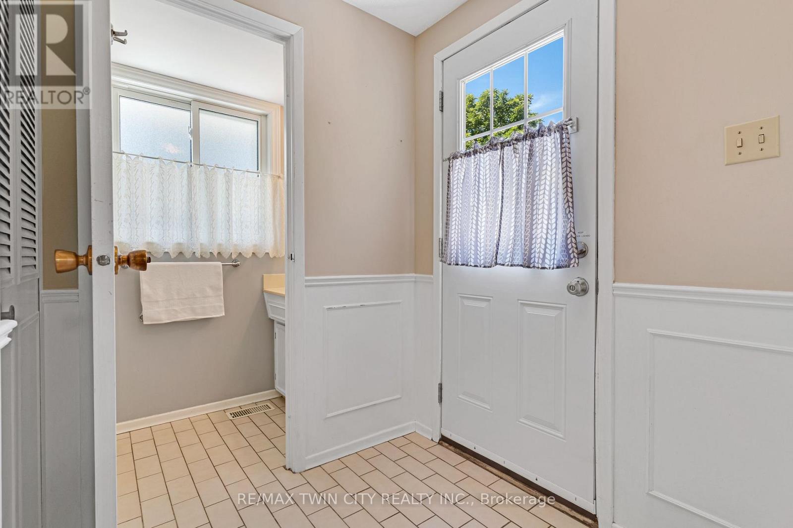15 LEWIS CRESCENT - 17