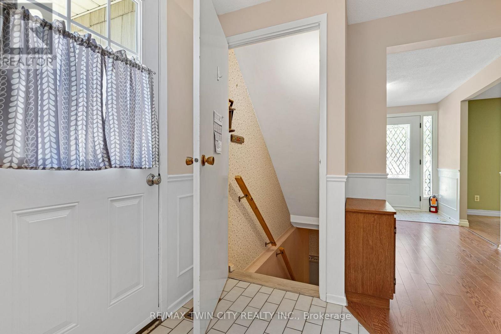 15 LEWIS CRESCENT - 19