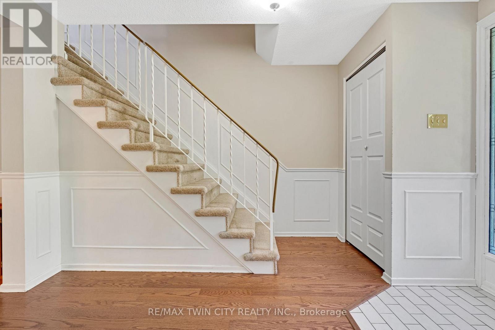 15 LEWIS CRESCENT - 21