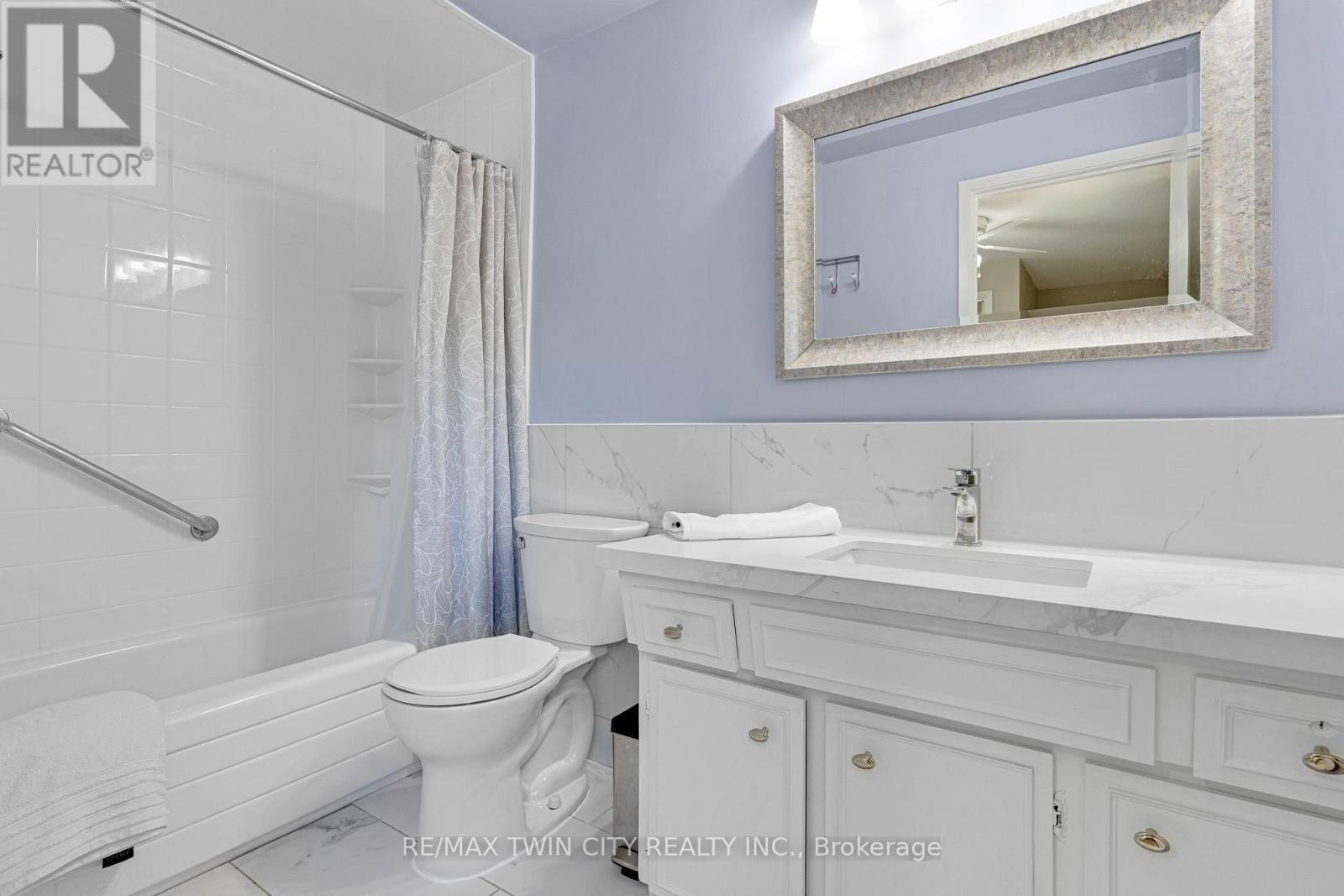 15 LEWIS CRESCENT - 23