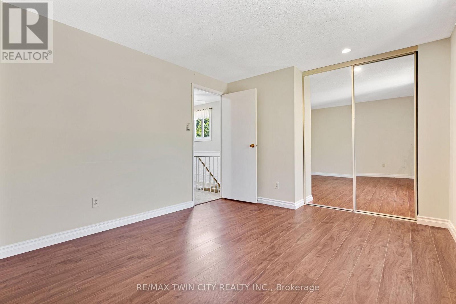 15 LEWIS CRESCENT - 25