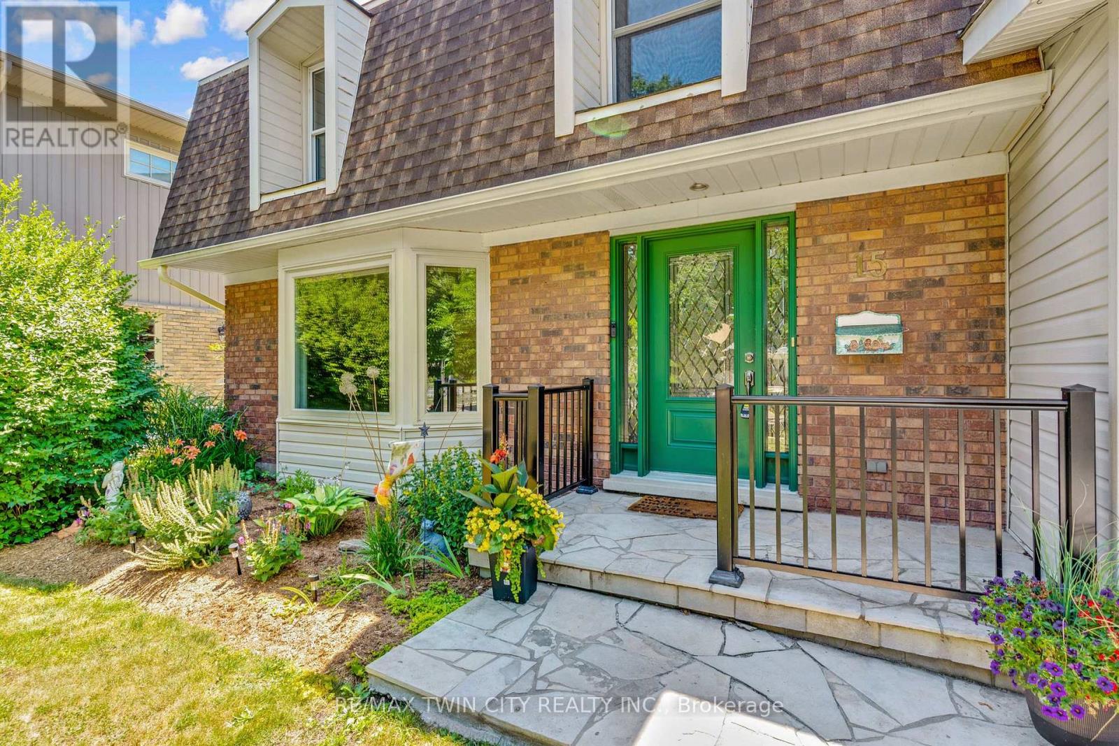 15 LEWIS CRESCENT - 3