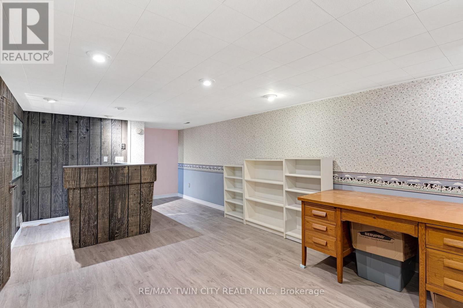 15 LEWIS CRESCENT - 31
