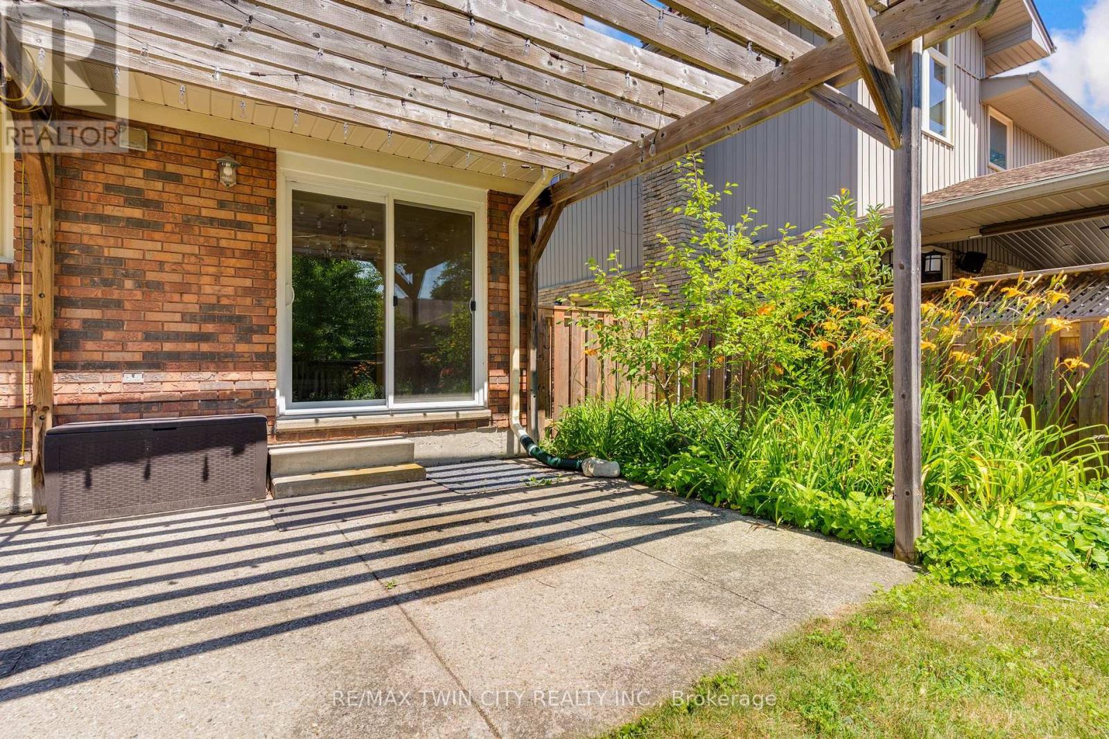 15 LEWIS CRESCENT - 34