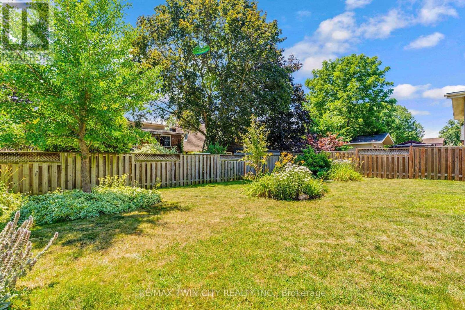 15 LEWIS CRESCENT - 36