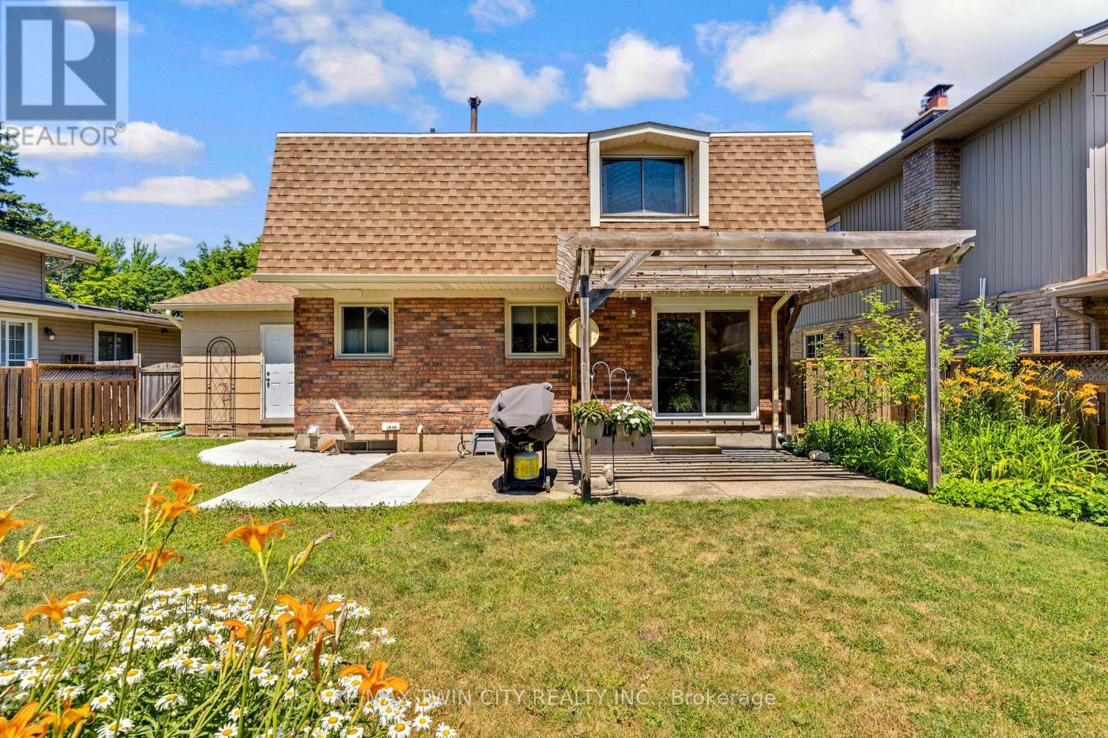 15 LEWIS CRESCENT - 38