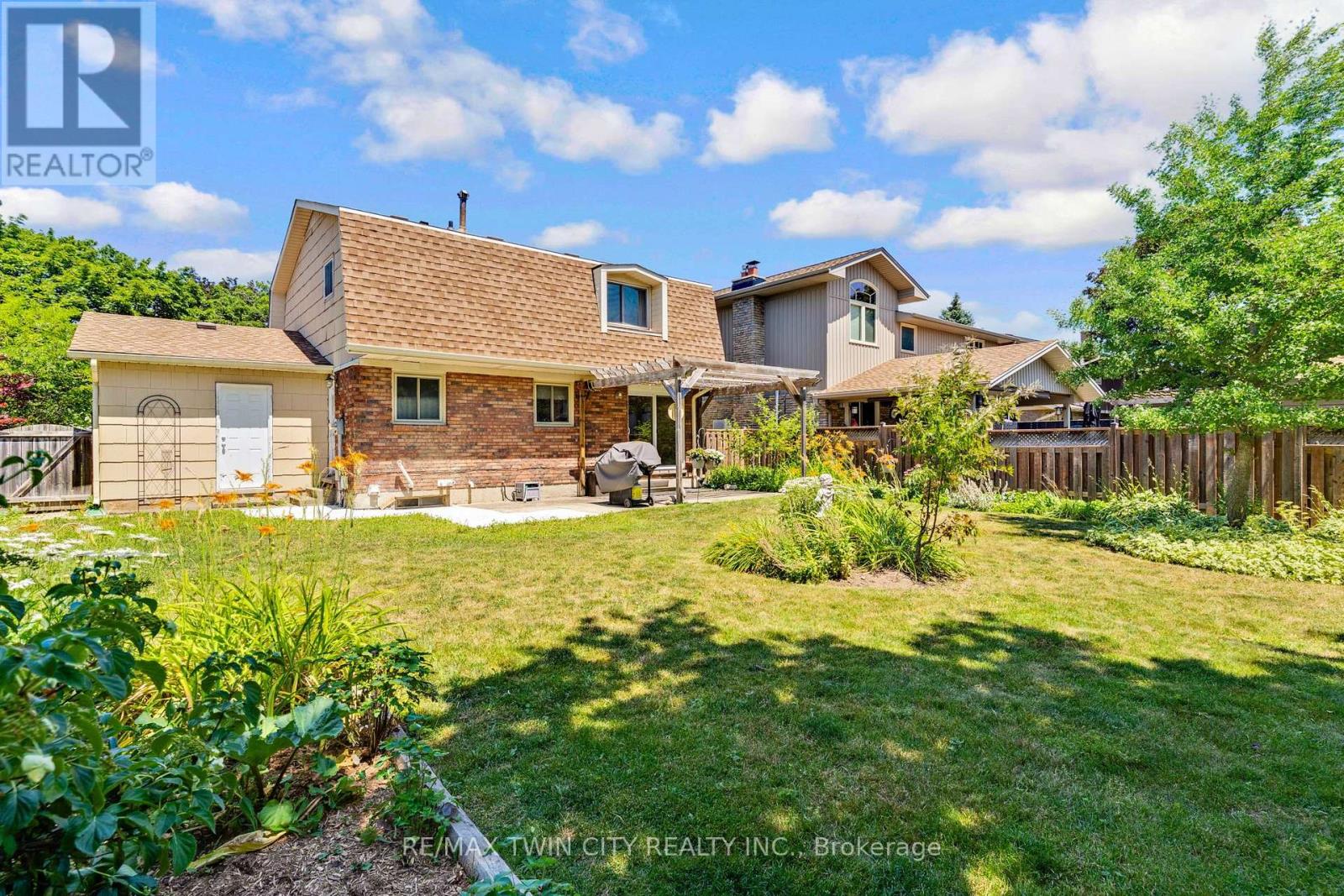 15 LEWIS CRESCENT - 39